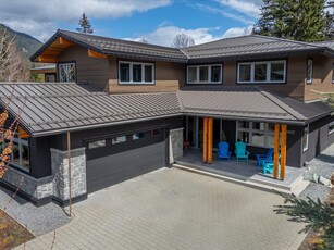 8007 CYPRESS PLACE Whistler