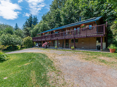 Home on 2 beautiful acres! 1621 Columbia Valley Rd