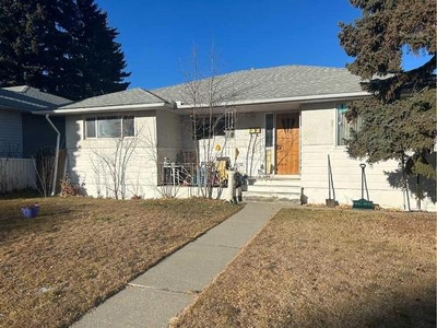 House For Sale In Spruce Cliff, Calgary, Alberta
