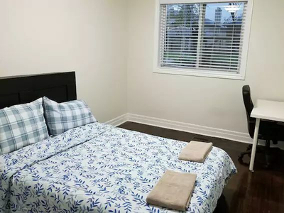 Private Rooms for 2 people weekly pay @ York Unv-Finch W.Subway