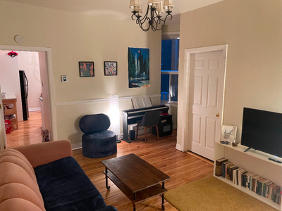 Furnished private room in 3 bedroom Outremont apartment