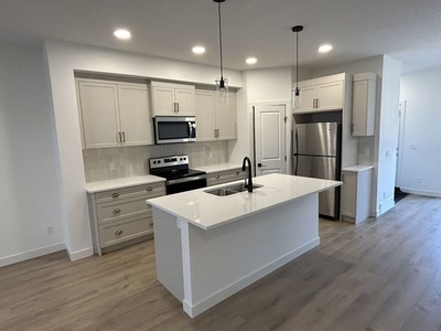Gorgeous and Modern Brand New 3 Bedroom Townhouse located in Cochrane | 46 Willow Green Link, Cochrane