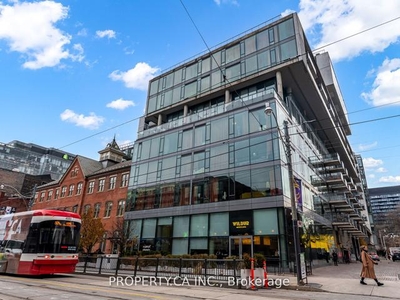 1009 - 525 Adelaide St W