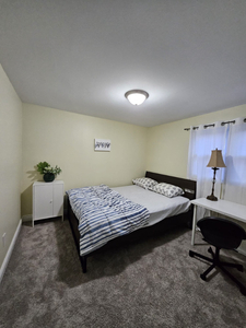 4Private Bedrooms for Rent in Fitzgerald Dr, Ajax! W/ Utilities