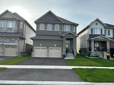 Detached house available for rent immediately in Orillia