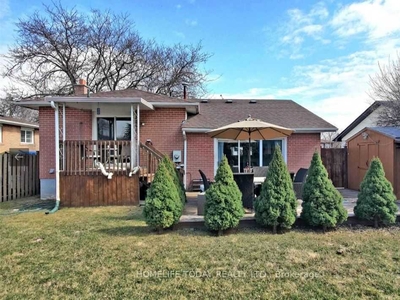 House for sale, 52 Flowertown Ave, in Brampton, Canada