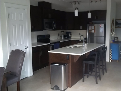 Airdrie Pet Friendly Townhouse For Rent | Corner lot with 3 bedrooms