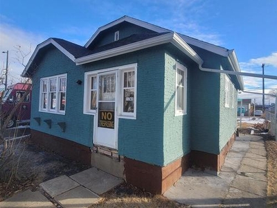 House For Sale In Edmonton, Alberta