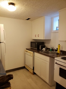 Calgary Room For Rent For Rent | Tuxedo Park | Single Bedroom: Inner City