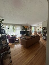 Calgary Room For Rent For Rent | Brentwood | Wanting female, cleanly, Roommate in