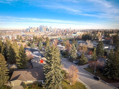 2420 Sandhurst Avenue SW, Calgary, Alberta