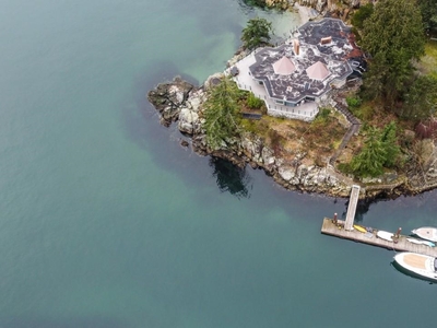 5802 EAGLE ISLAND West Vancouver