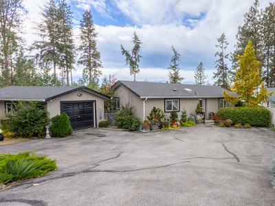 House for sale, 3272 Juniper Drive, Thompson & Okanagan, British Columbia, in Naramata, Canada