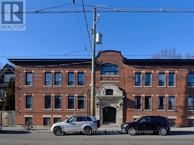 82 Roncesvalles Ave