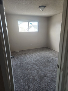 Calgary Pet Friendly Duplex For Rent | Bowness | Unit available for rent in