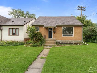 Homes for Sale in Glenelm, Winnipeg, Manitoba $300,000