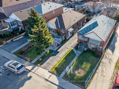 Keelesdale Bungalow - YPRES RD TORONTO