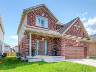Single home in Stratford, luxury offered at only $850,000!!!