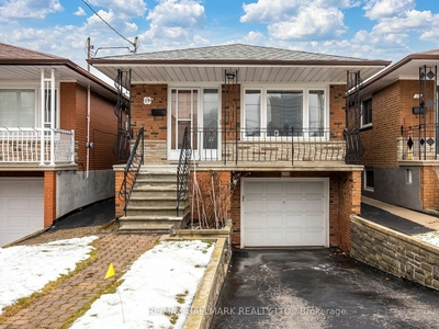 19 Croham Rd Toronto, ON M6E 4X9