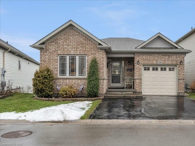 77 Avery Crescent Crescent 14 St. Catharines, ON L2P 0E5