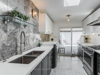 906 Eastern Ave Toronto, ON M4L 1A4