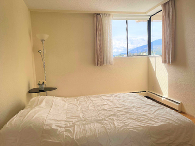 A Large Room with Amazing View - Great Location (West Vancouver)