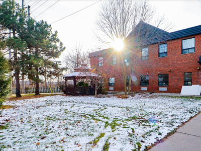 Available Now | Studio Suites in Dundas with FREE month rent!