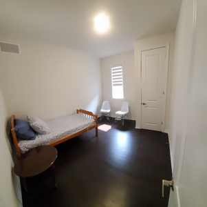 Bedroom for Rent (Parking and Utilities included)
