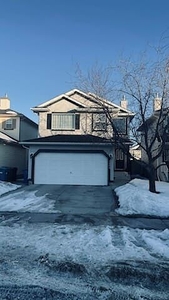 Calgary House For Rent | Bridlewood | Cozy & Very Bright 3
