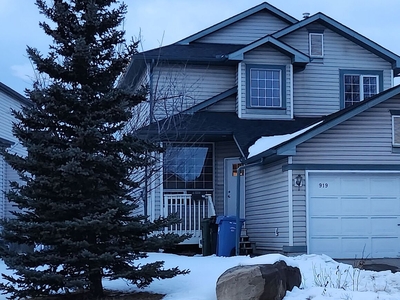 Calgary House For Rent | Somerset | FULLY FURNISHED and RENOVATED FAMILY