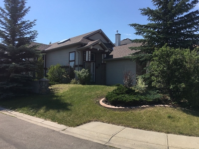 Calgary Pet Friendly House For Rent | Somerset | 2 bedroom house in Somerset