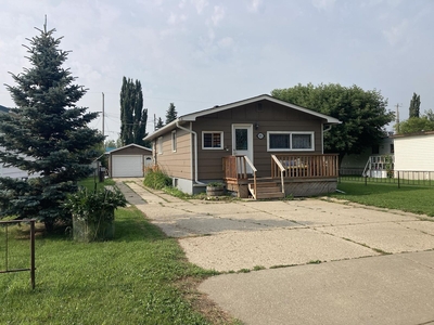 Calmar Pet Friendly House For Rent | Cozy house and in-law suite