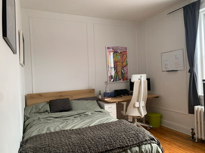 Chambre non-meublée en colocation - CDN - Disponible en février