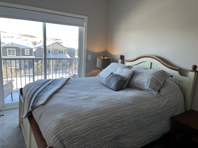 Cochrane Room For Rent For Rent | Looking for roomate for townhouse