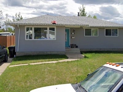 Leduc Pet Friendly House For Rent | Family bungalow with finished basement