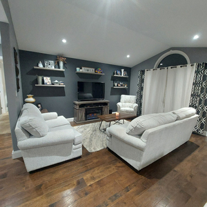 LUXURIOUS HOME LOCATED IN MITCHELL ONTARIO