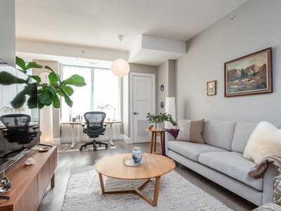 Luxury 2BR, 2.5 Bath Apartment in Downtown of Guelph, Flexible
