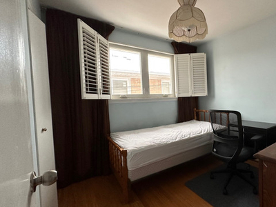 MARCH Keele Sheppard Female PRIVATE FURNISHED Room