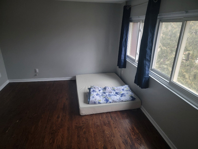 Master bedroom for rent in Scarborough townhouse