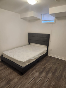 New room for male, near Sq. ONE, Mississauga
