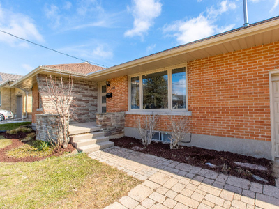 Renovated 3 bed 1 bath bungaloft for lease in central Kitchener