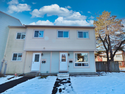 Renovated End Unit Townhome - 3bed/1.5bath - Orleans ($2350)