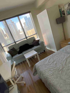 Stunning private room & balcony in DT Toronto, near CN Tower