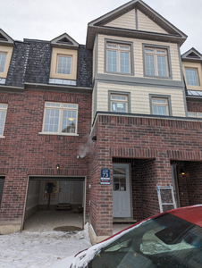 Townhouse for rent minutes from Oshawa, Durham College