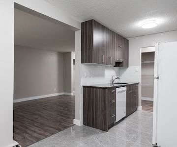 Edmonton Pet Friendly Apartment For Rent | Oliver | Fully Renovated, LARGE Suites with