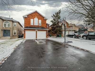 1577 Astrella Cres Mississauga, ON L5M 5A1