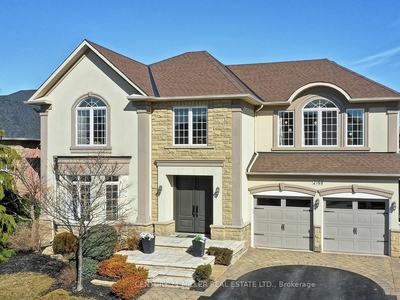 2169 Heathcliff Crt Oakville, ON L6M 0A5