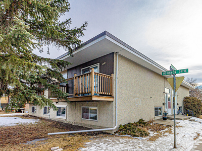 Calgary Apartment For Rent | Mayland Heights | 3 Bedroom 1.5 Bathroom 4-plex unit