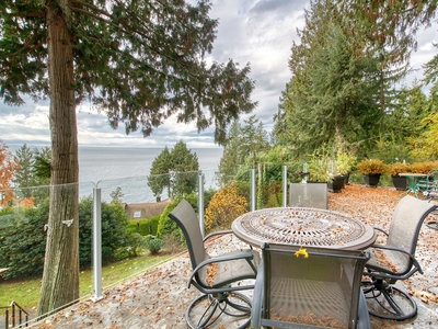 House for sale, 4977 Sunshine Coast Highway, Sunshine Coast, British Columbia, in Sechelt, Canada