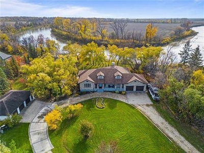 House For Sale In Winnipeg, Manitoba